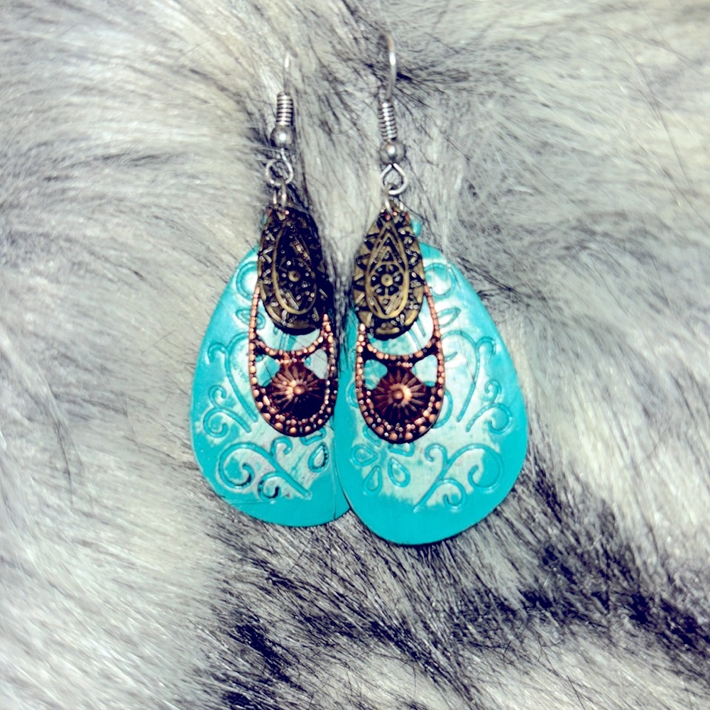 Very detailed dangle blue earrings